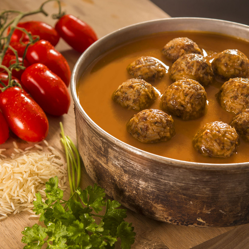 Adventure Menu Hackbällchen mit Basmatireis und Tomatensauce