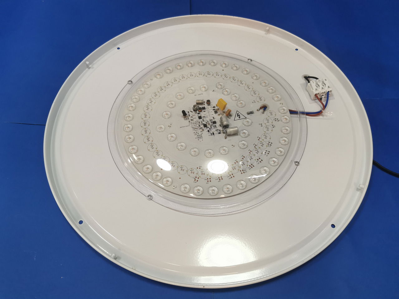 Novel LED-Deckenleuchte