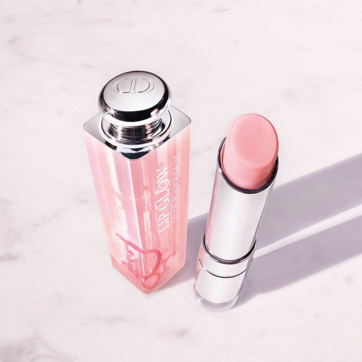 Dior Addict Lip Glow Dior Addict Lip Glow Baume à Lèvres Révélateur de Couleur Naturelle - Hydratation 24 h - 97 % d'Ingrédients d'Origine Naturelle