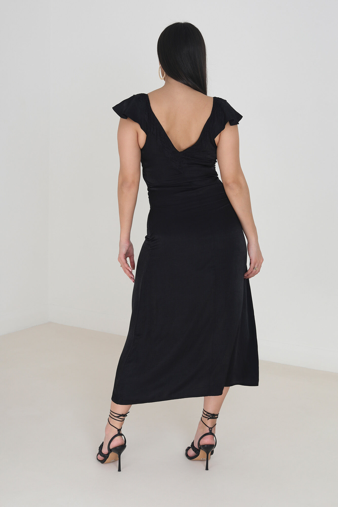 Vestido com renda e babados