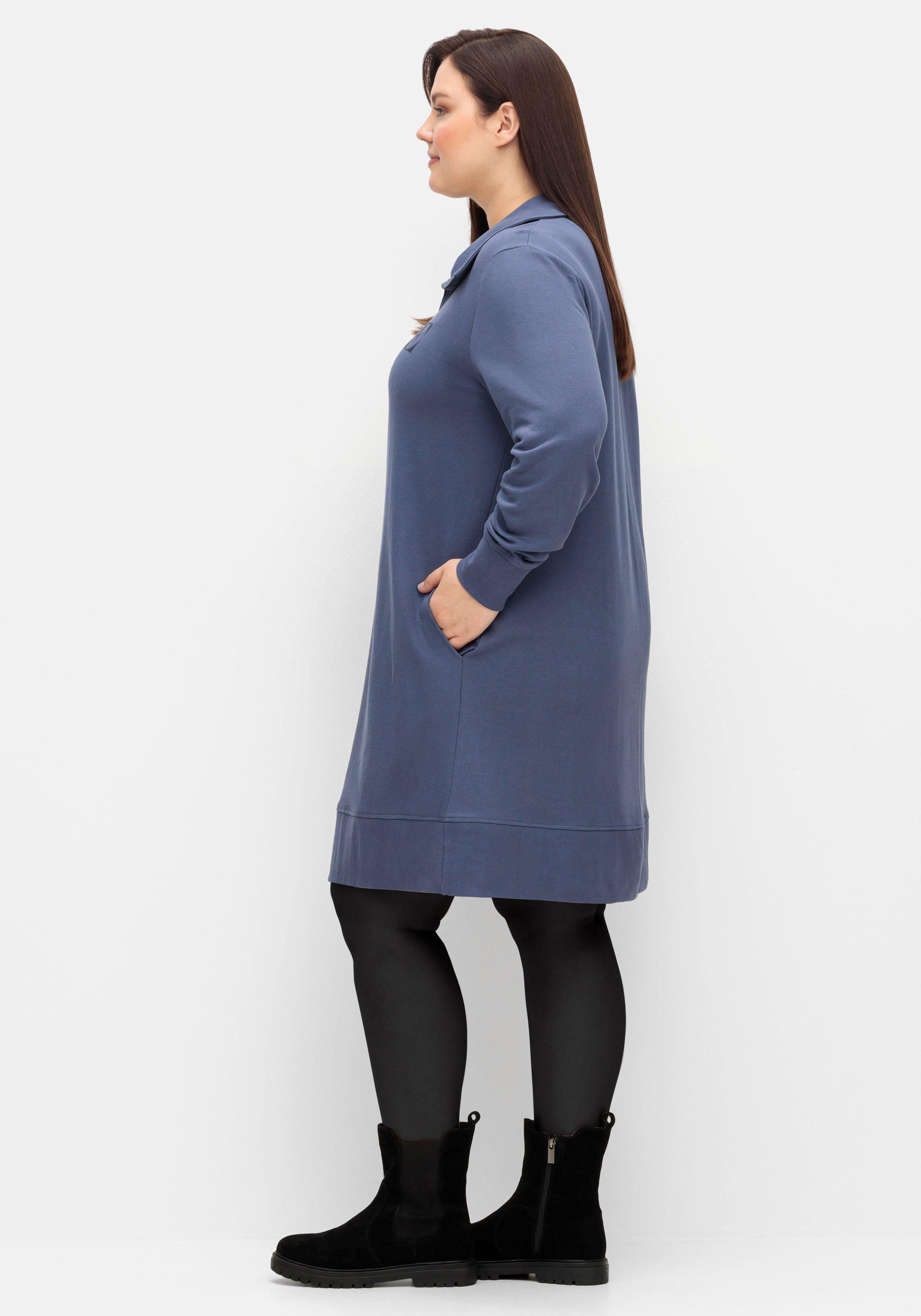 Sweatkleid mit Kragen und Wordingprint vorn