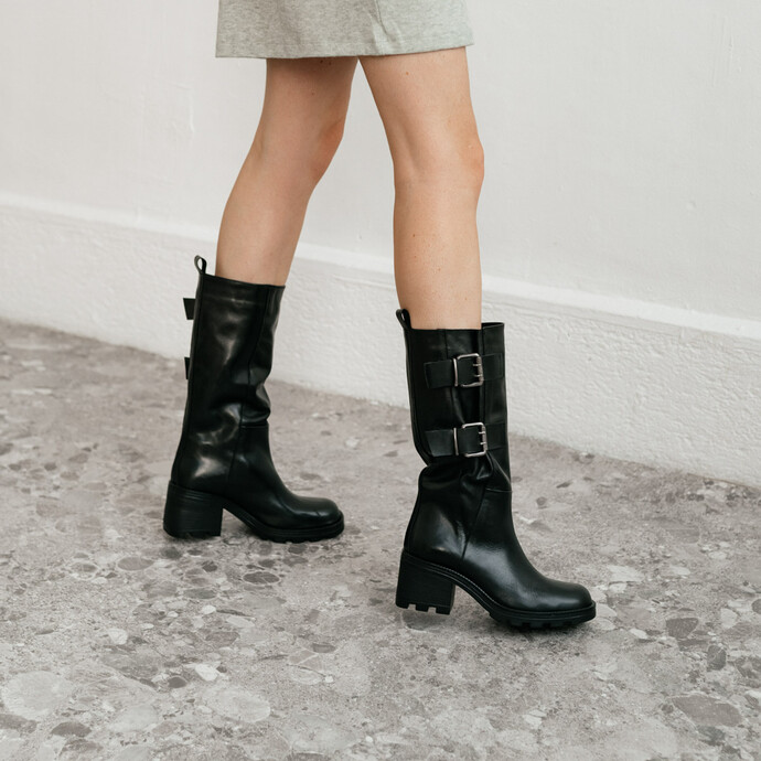 Bottes à talons et boucles latérales  en cuir noir