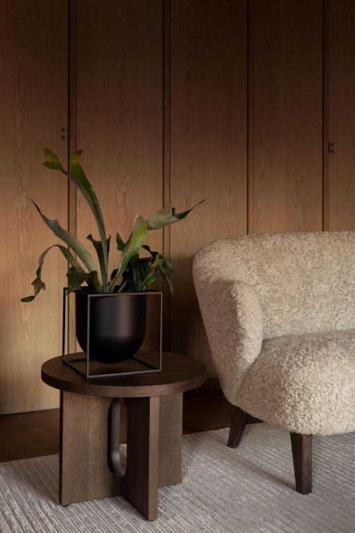 Audo Copenhagen Ingeborg 2,5-zits bank donker eiken Grand Mohair 1103