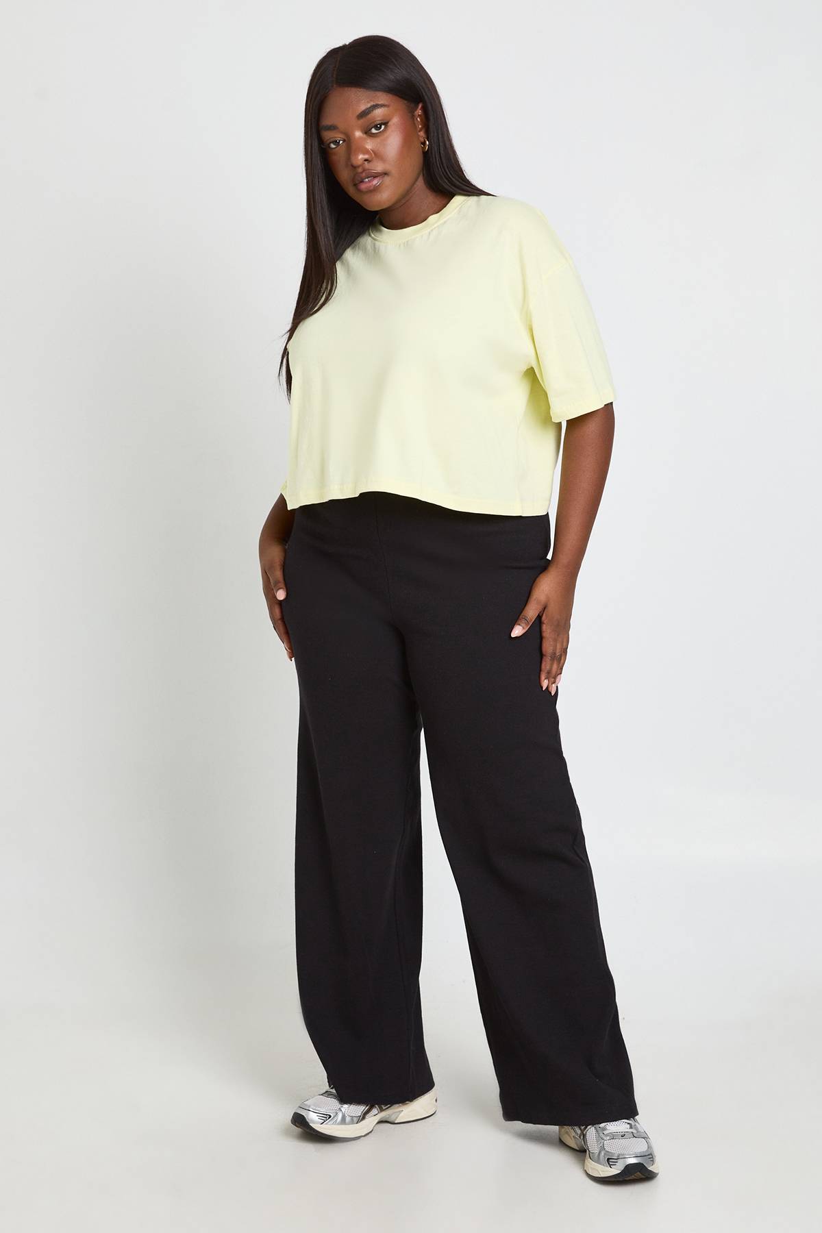 boohoo Pantalon Droit Côtelé Plus Basic