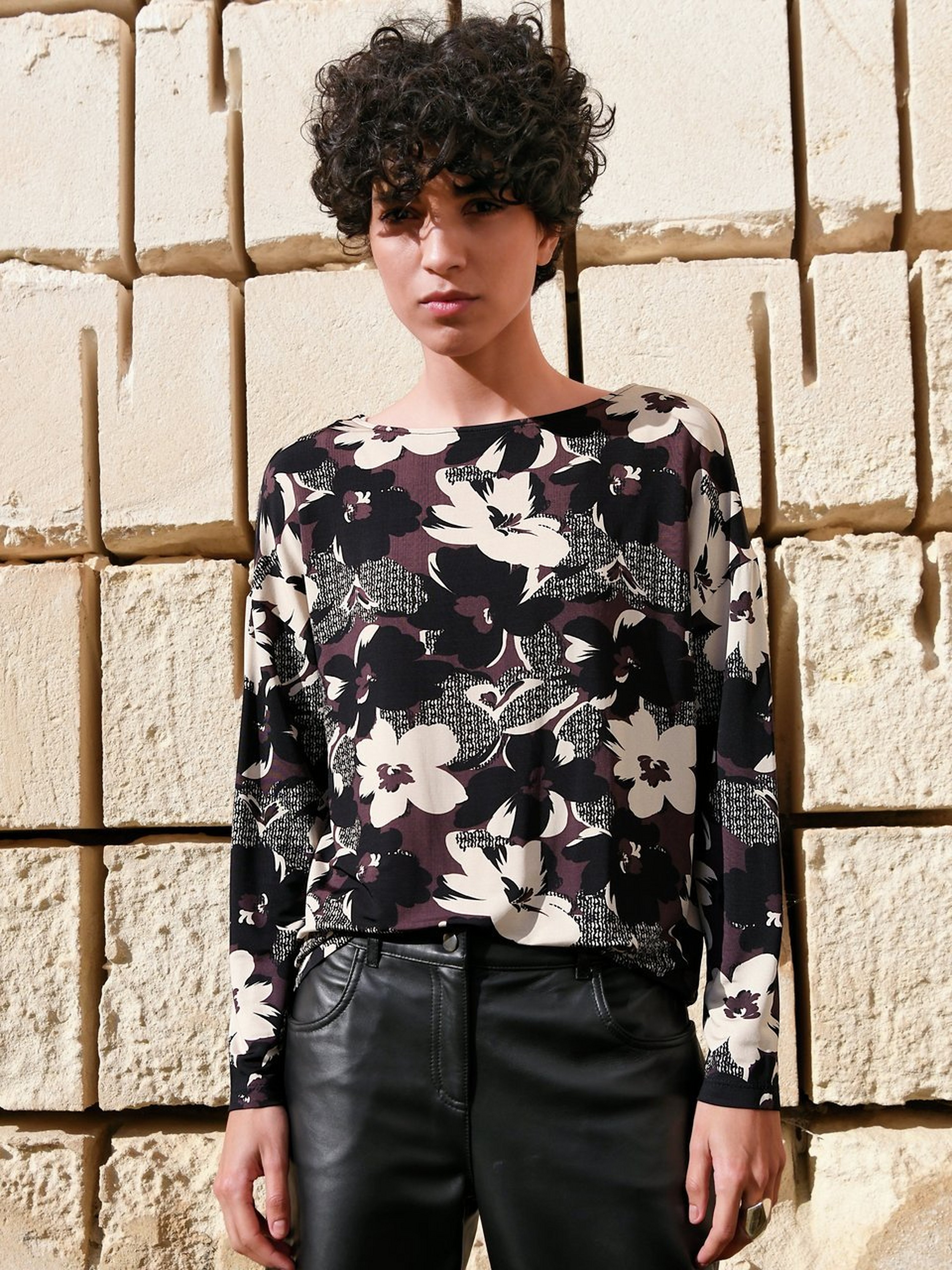 Shirt mit U-Boot-­Ausschnitt
