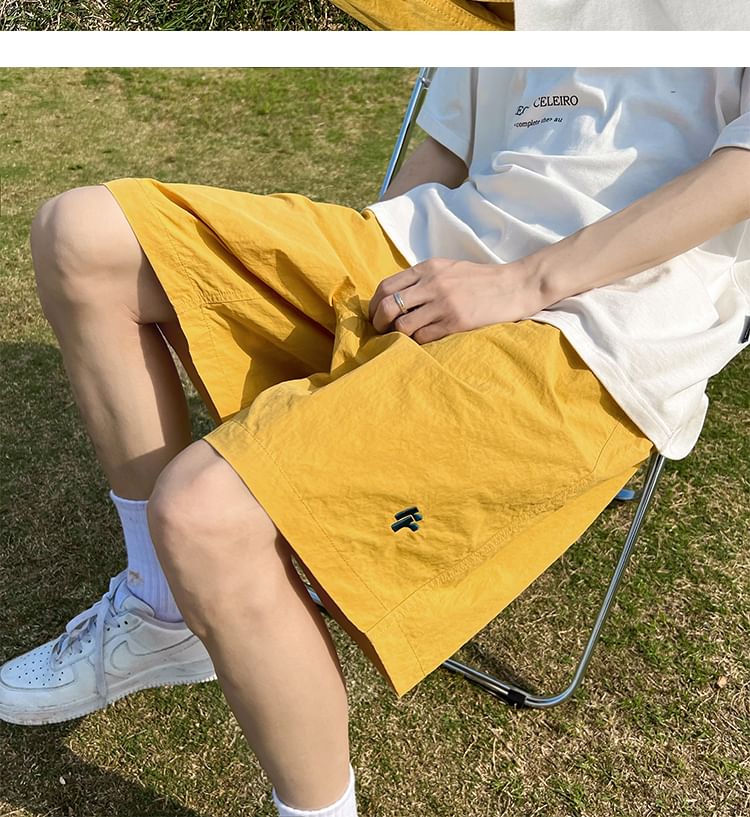 AXEN - Wijde shorts met geborduurde letters en middelhoge taille