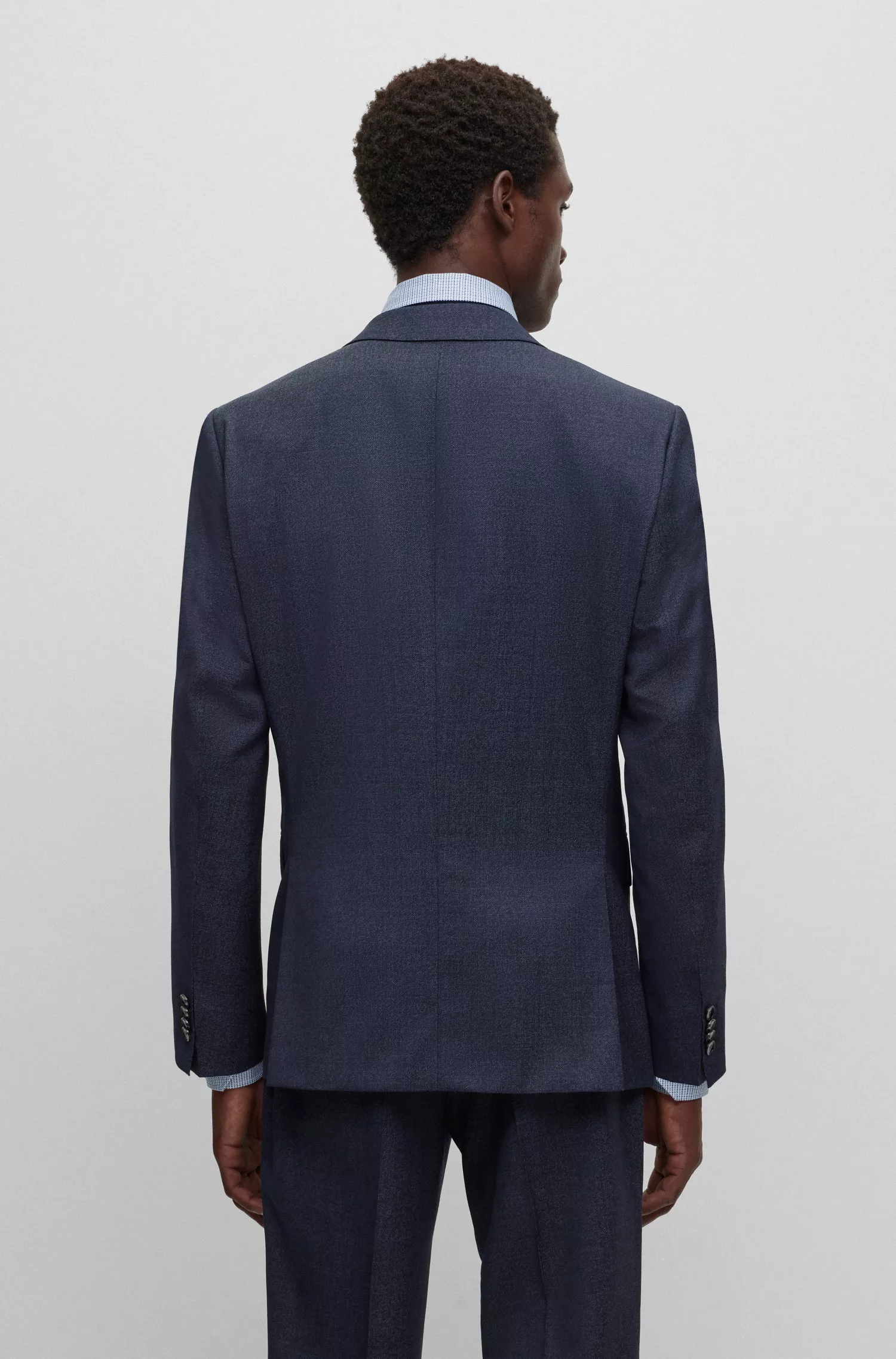 Terno BOSS preto slim fit em lã virgem com forro exclusivo.