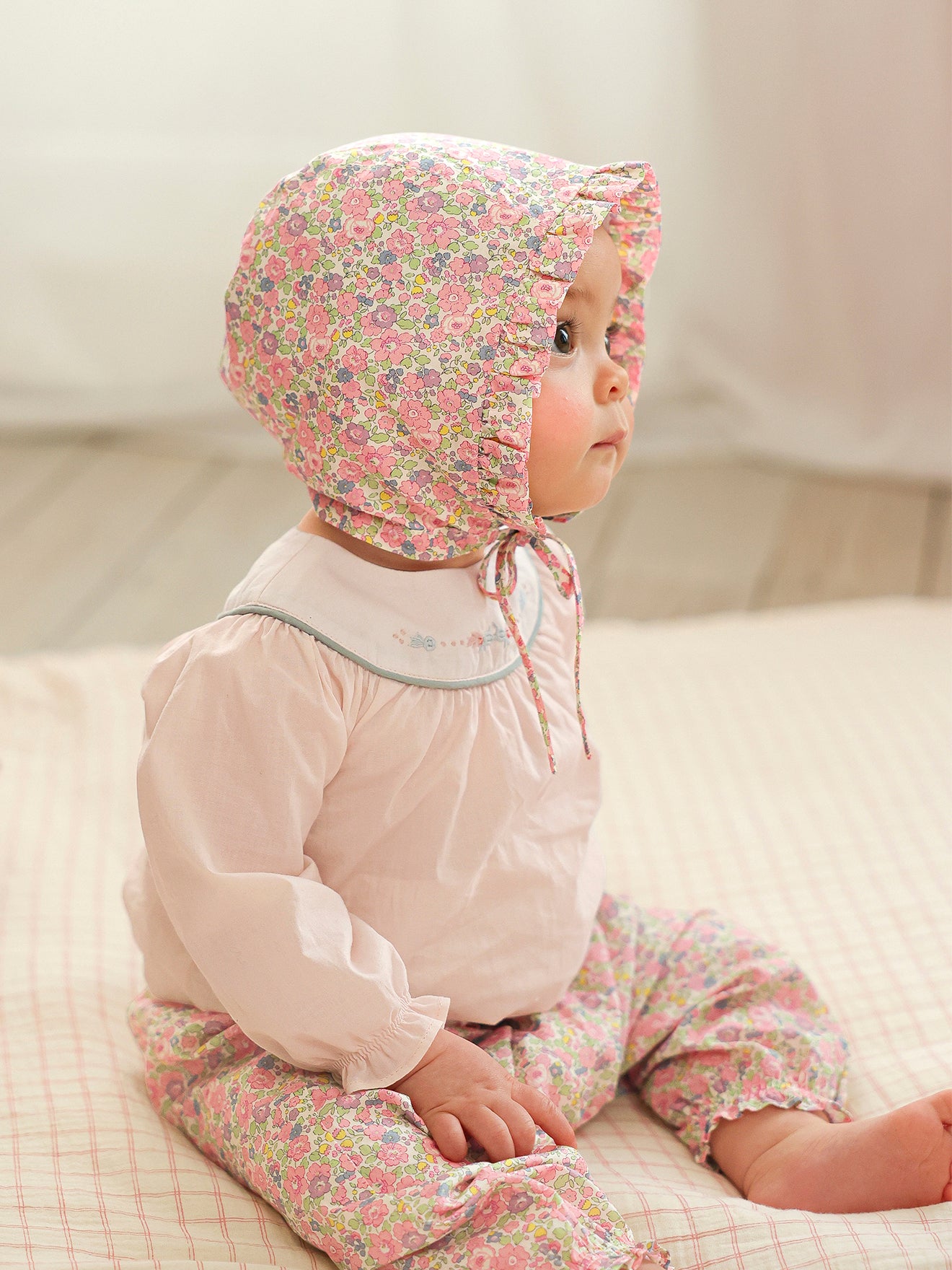 Blouse Bébé brodée à la main