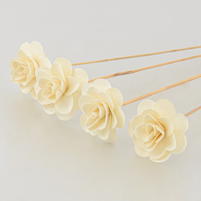 4 tiges de roses blanches