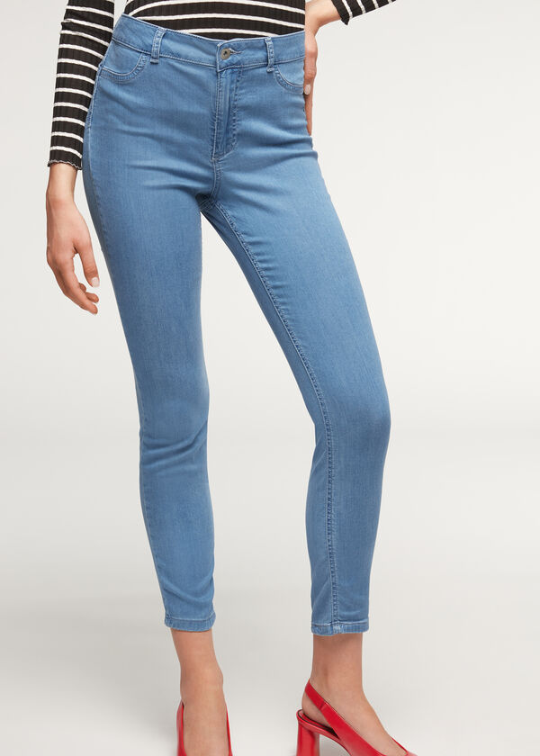 Calça jeans push-up ecológica em denim leve