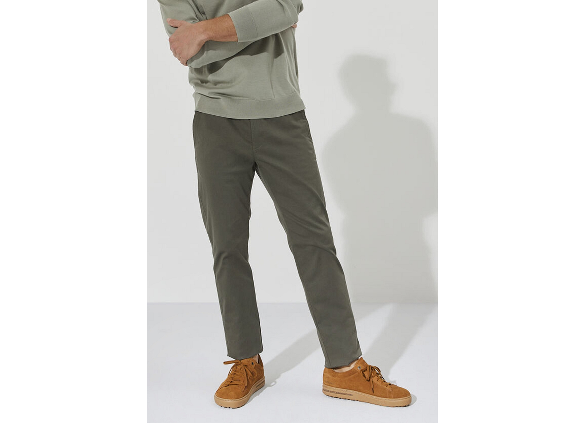 Bend low camel