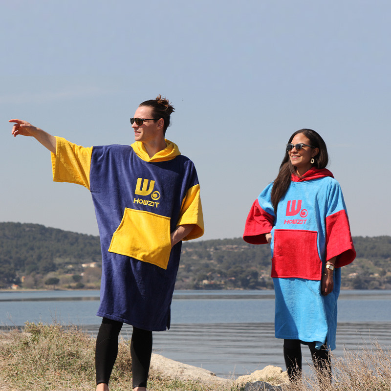 Poncho en velours Howzit rouge/bleu