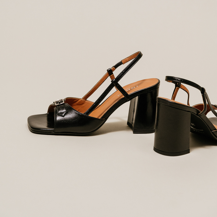 Sandales à talons et bouts carrés  en cuir vieilli noir