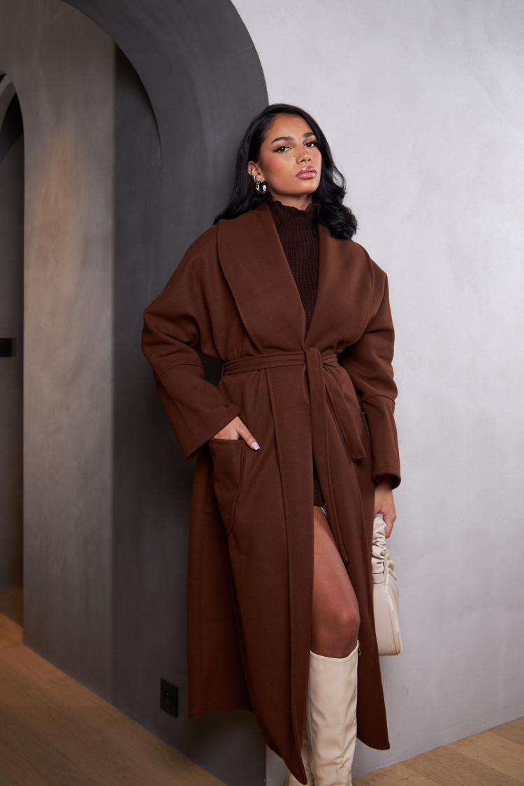 Manteau long ouvert texturé et ceinturé marron