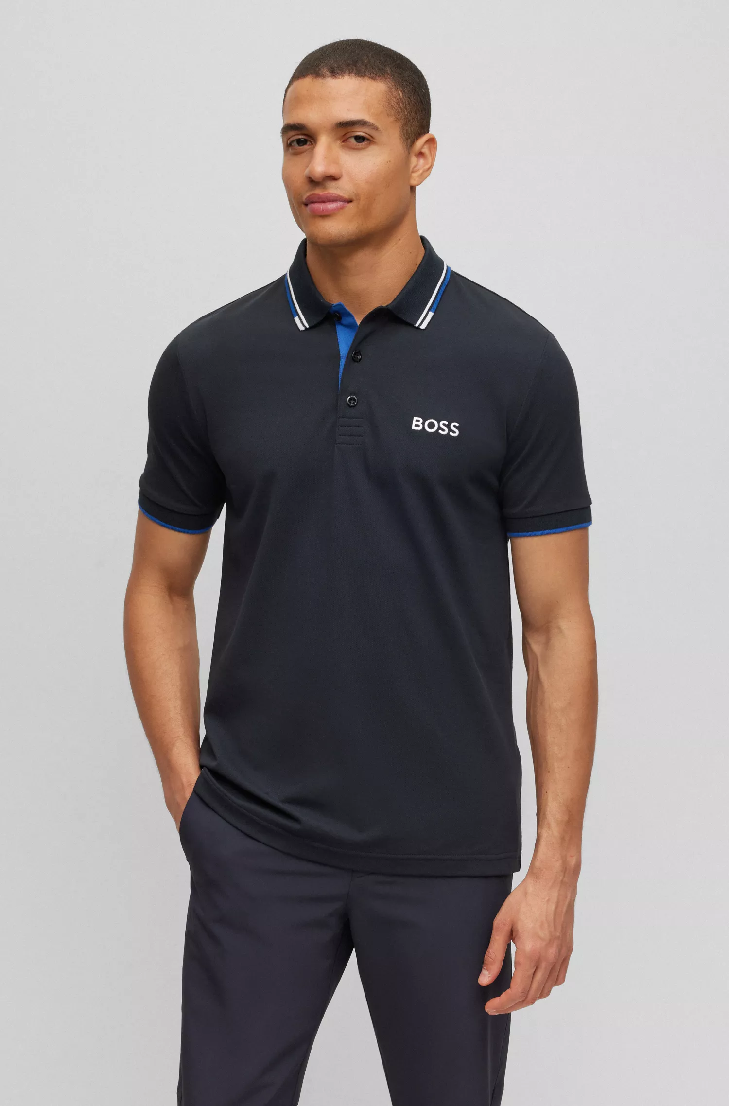 Camisa polo BOSS em mistura de algodão verde com logotipos contrastantes.