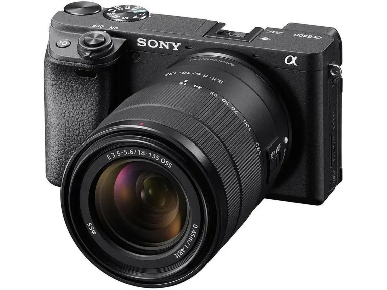 Sony a6400 ILCE-6400M - Digitalkamera - spejlløst - 24.2 MP - APS-C - 4K / 30 fps - 7.5x optisk zoom E 18-135 mm OSS-objektiv - Wi-Fi, NFC, Bluetooth - sort