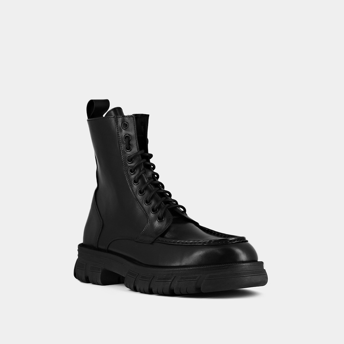 Boots à lacets et semelles épaisses  en cuir noir