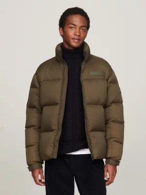 Jaqueta puffer tingida em peça de Nova York