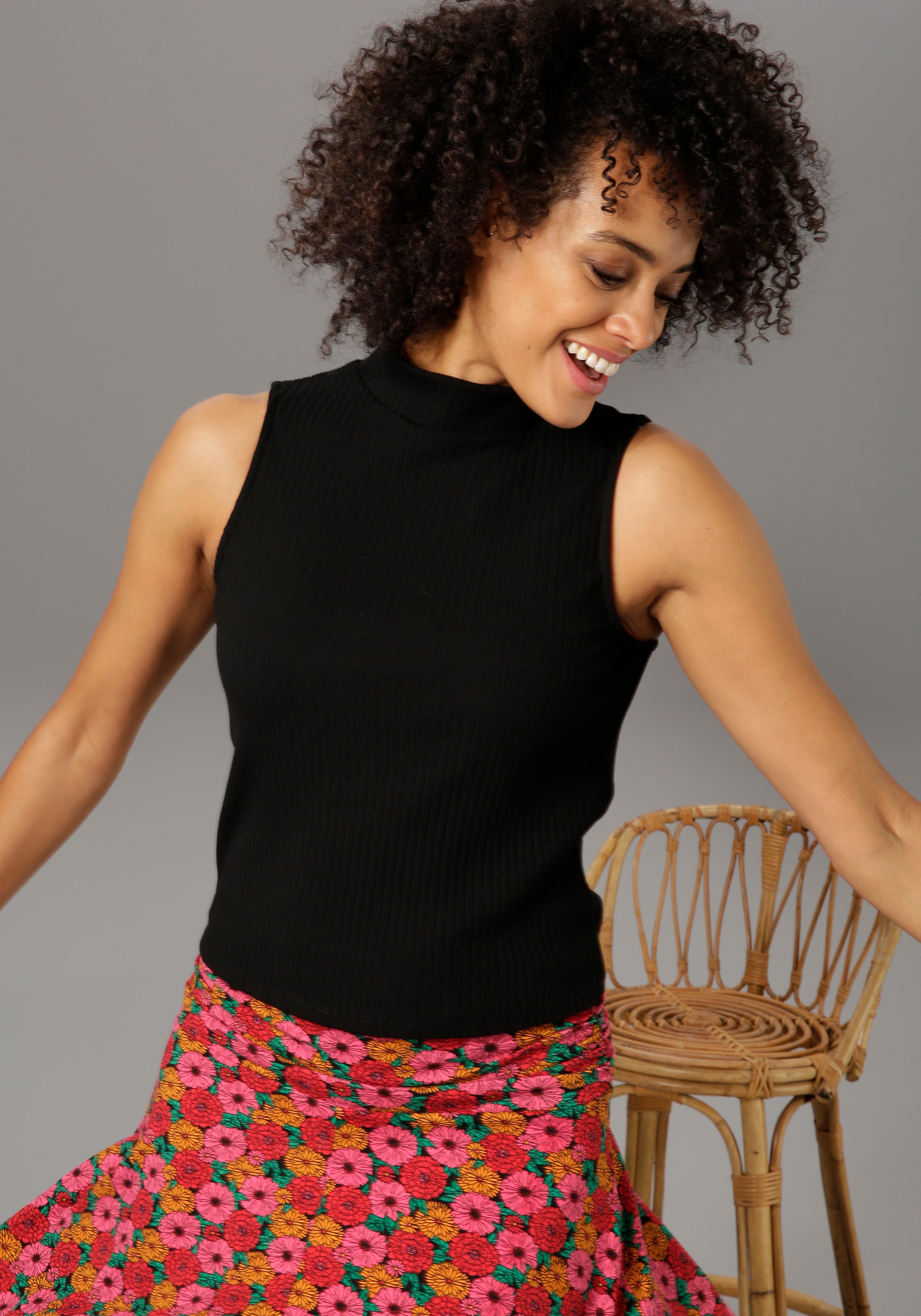 Aniston CASUAL Tanktop , mit Stehkragen