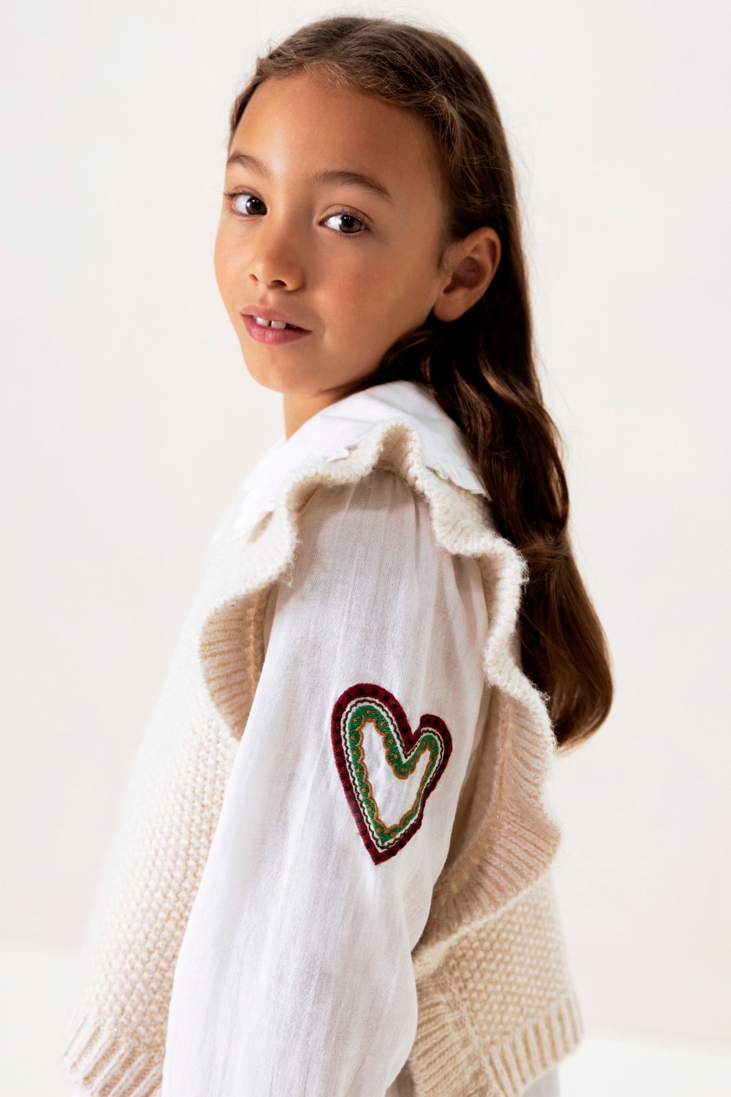 Witte gebreide spencer met ruffles