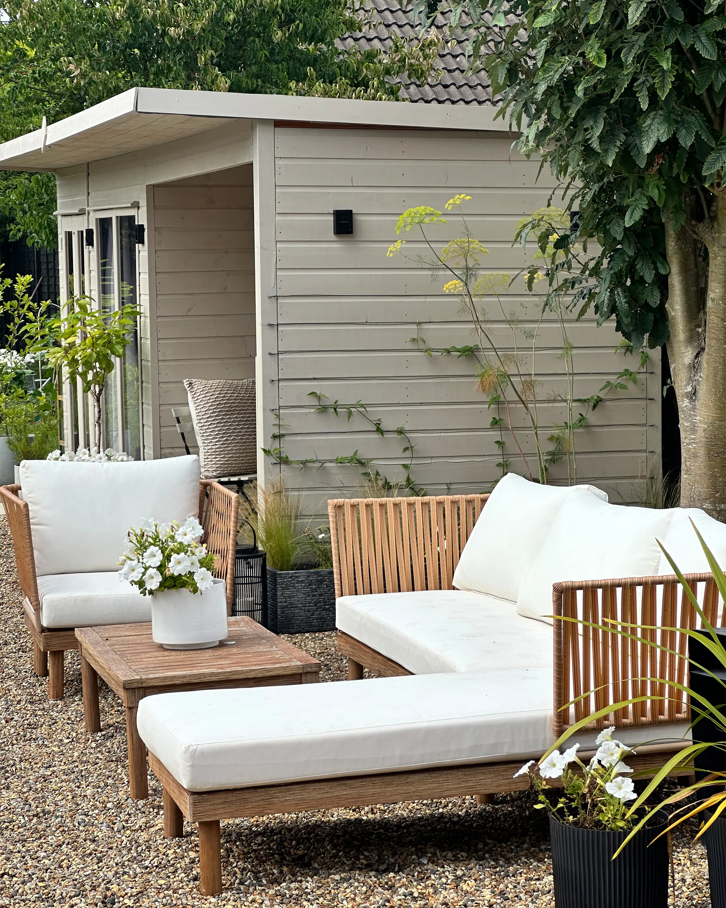 Loungeset met tafel 4-zits CREMONA linkszijdig Acaciahout Gebroken wit