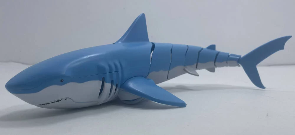 MON REQUIN BLANC RADIOCOMMANDE