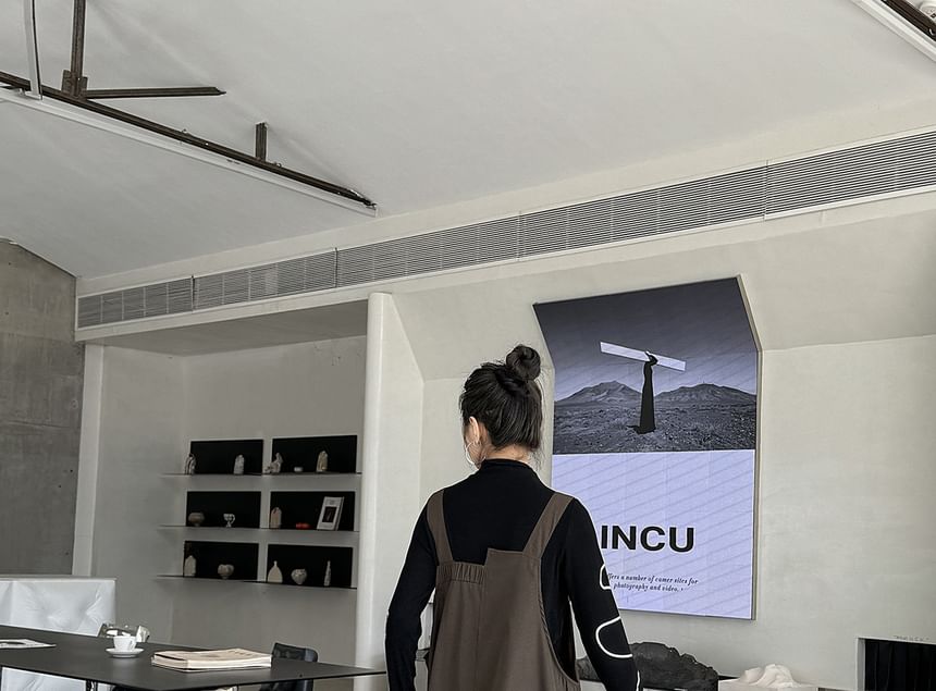 KUMI - Effen asymmetrische midi-A-lijn overalljurk