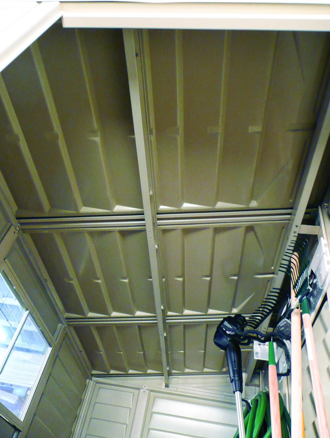 Duramax SideMate 4 x 8 (2.91 m²) Kunststoff gerätehaus mit Metallfundament Set, Wendetür, robuste Metalldachkonstruktion, wartungsfreier Vinylschuppen, Elfenbein