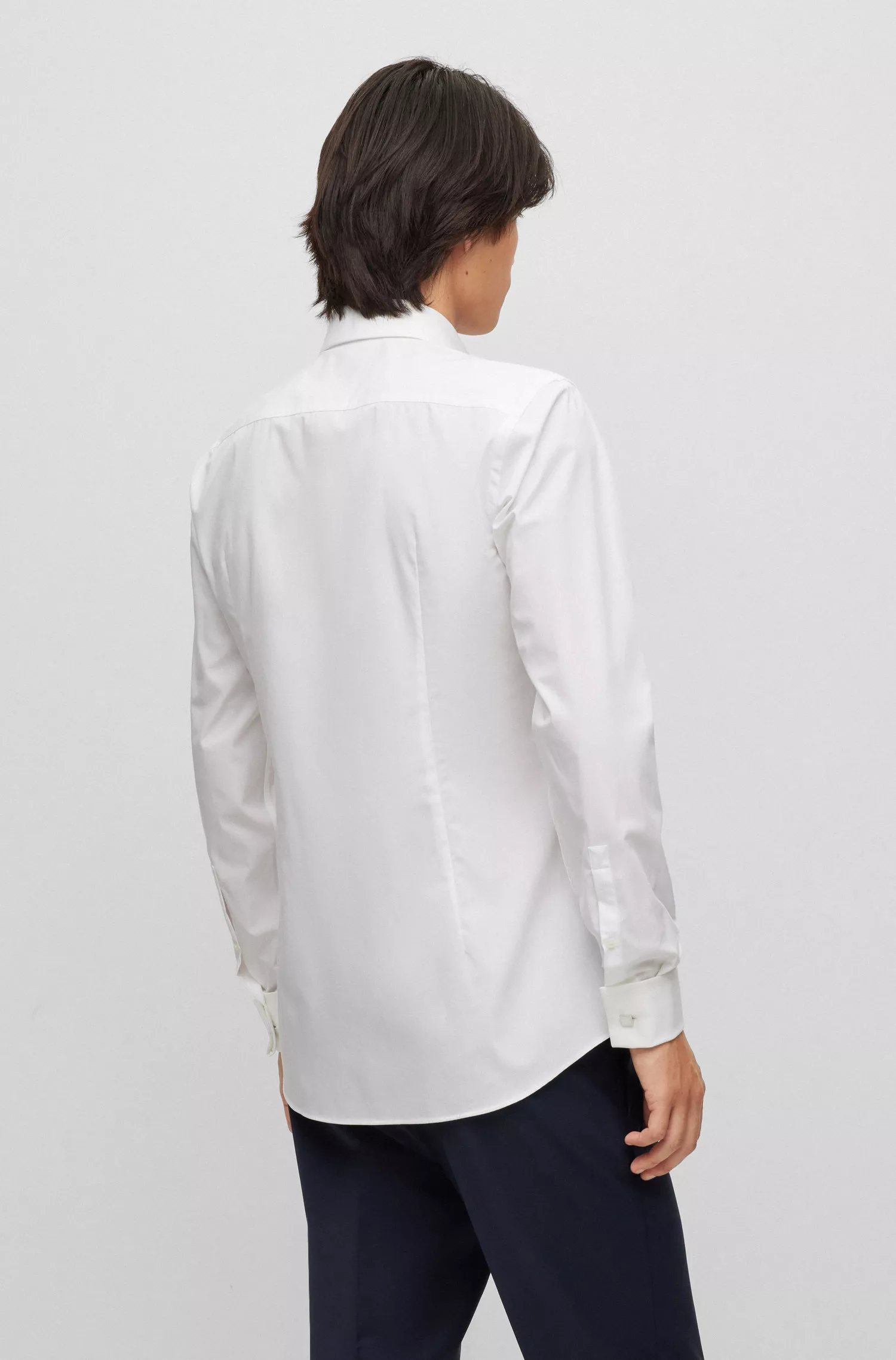 Camisa HUGO vermelha, corte slim, em popeline de algodão fácil de passar.