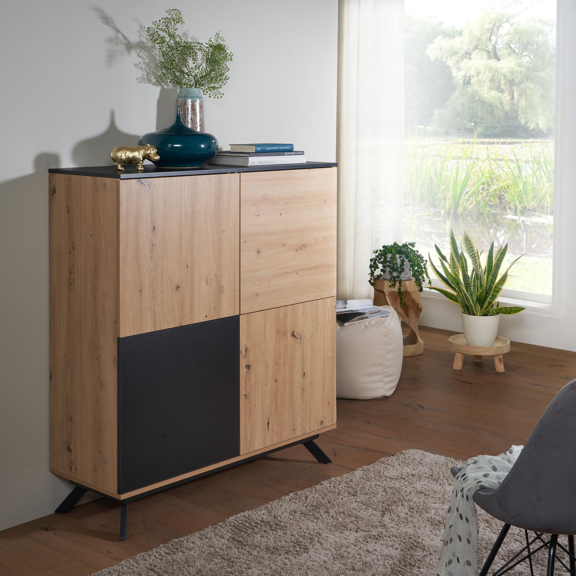 KADIMA DESIGN Eichendekor-Kommode mit schwarzem Standbein, wasserabweisende Oberfläche, viel Stauraum