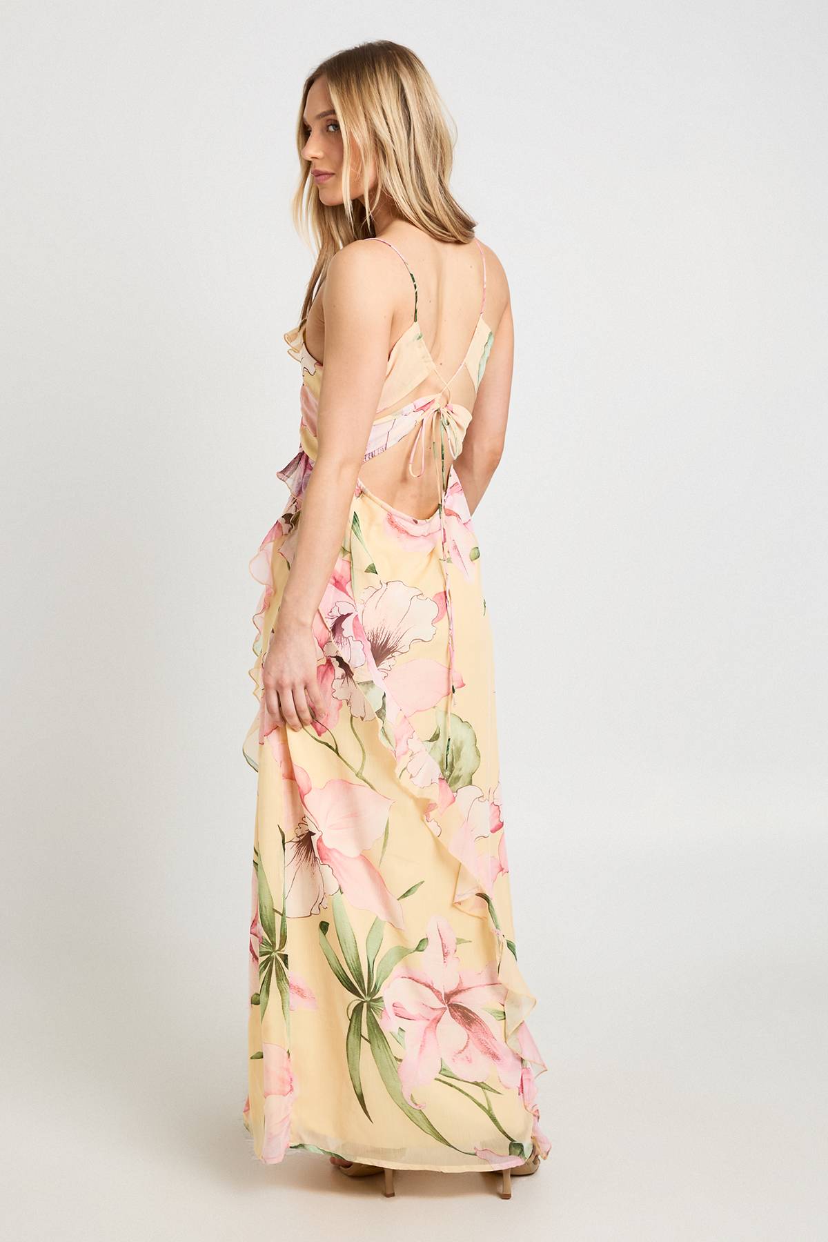 boohoo Robe Maxi En Mousseline Crêpée À Volants Et Imprimé Fleuri Petite