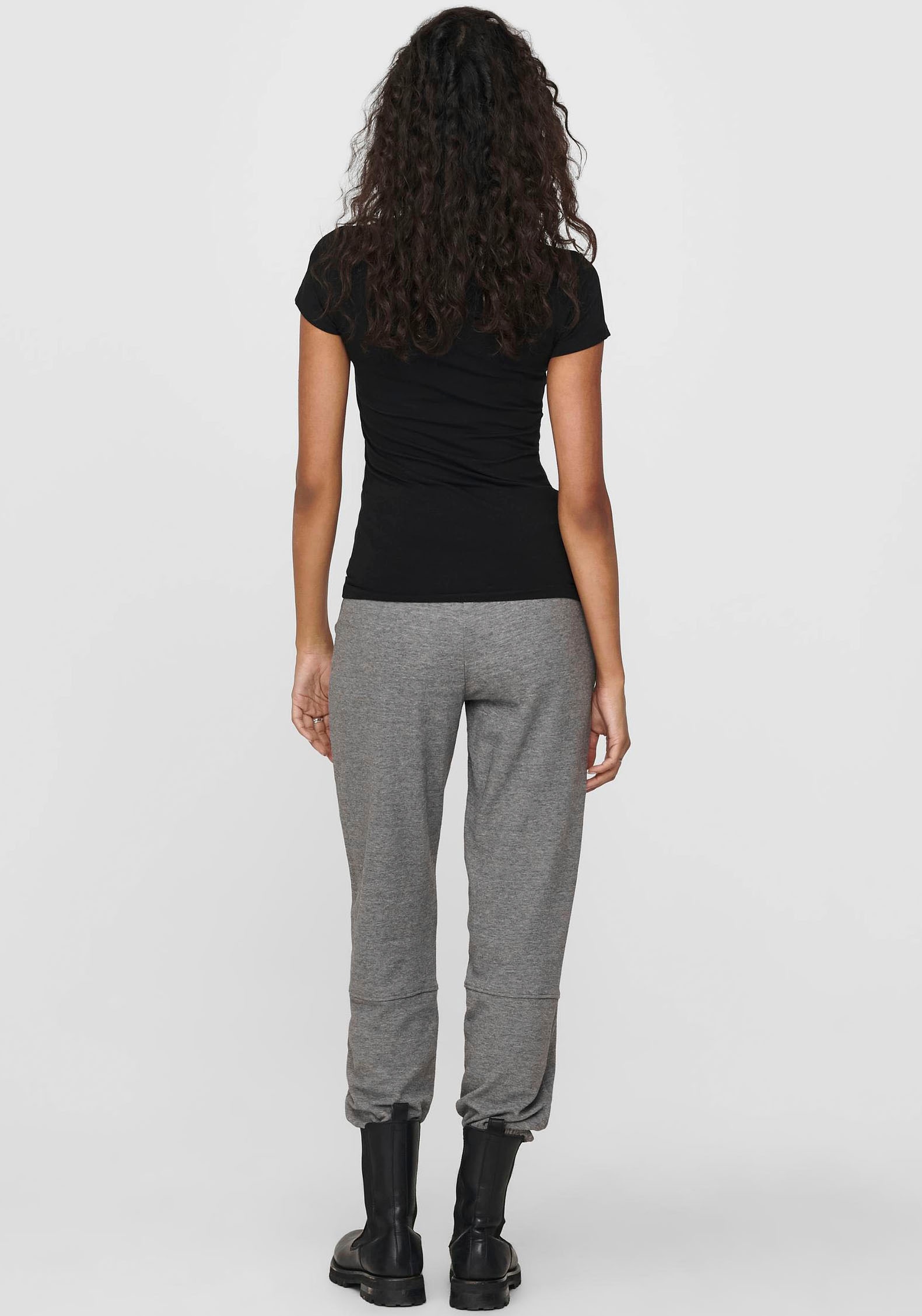 ONLY Rundhalsshirt »ONLLIVE – Rundhalsshirt mit figurbetonter Silhouette«, sehr figurbetont, modisch, Baumwollmischung, Jersey, tiefer Rundhals