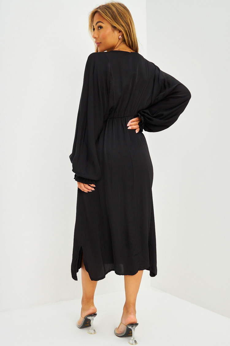 Robe longue satinée cintrée noire