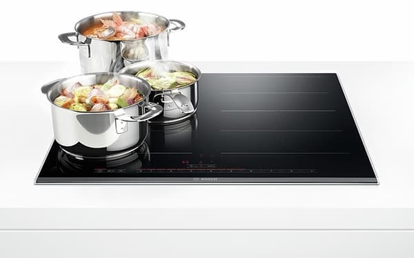 Bosch Kogeplade med integreret emhætte PXX89BD56E