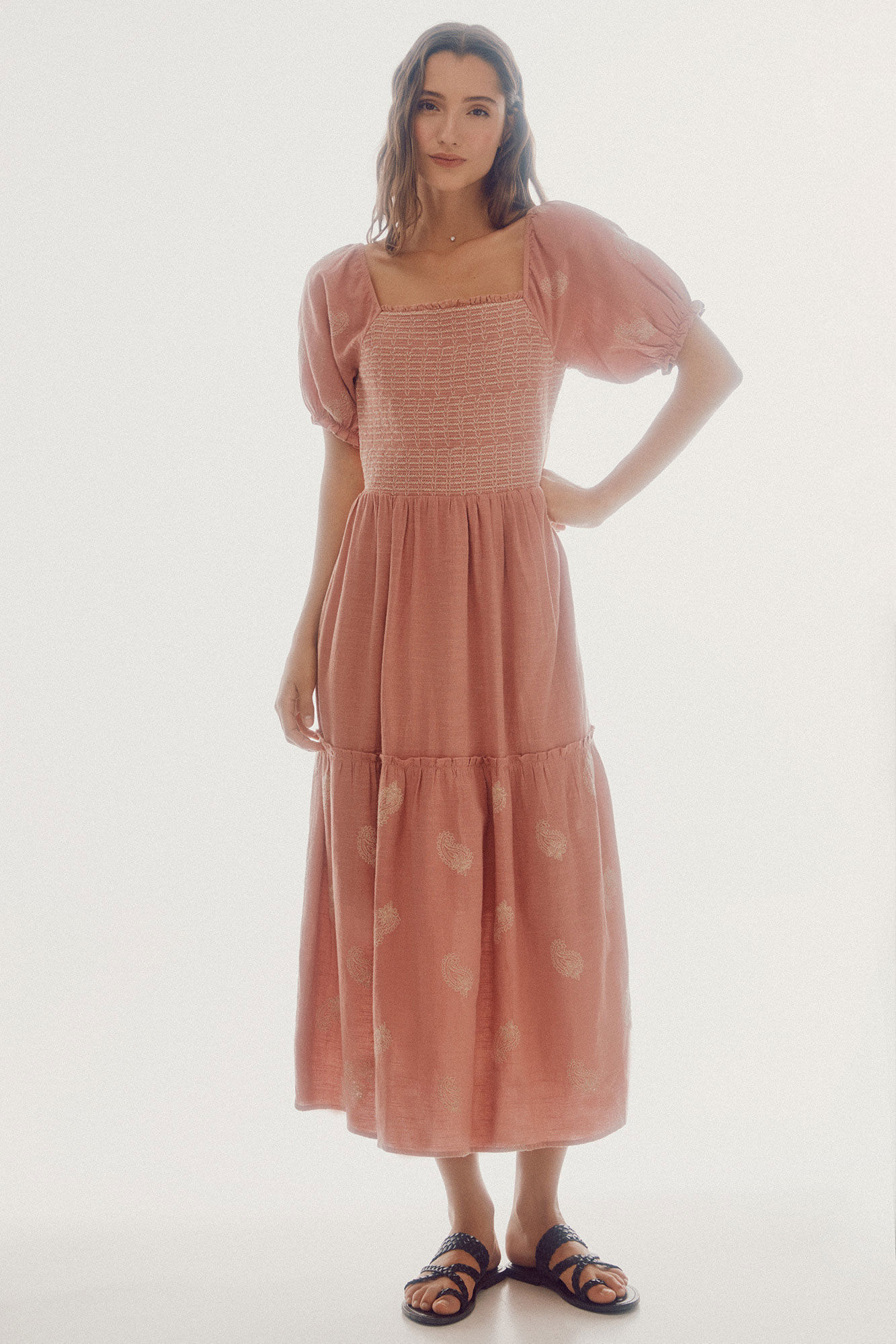 Vestido bordado de manga curta - Rosa