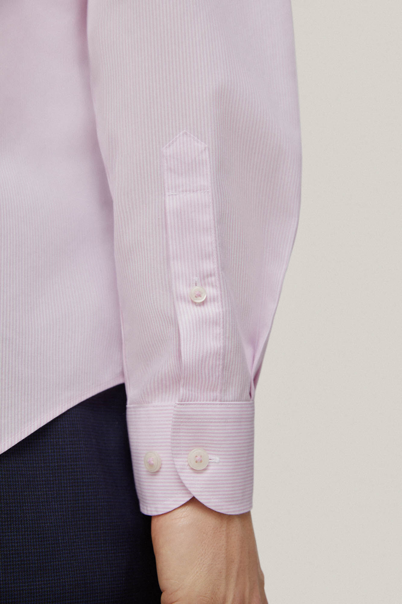 Camisa social listrada fina que não precisa passar + antimanchas - Rosa