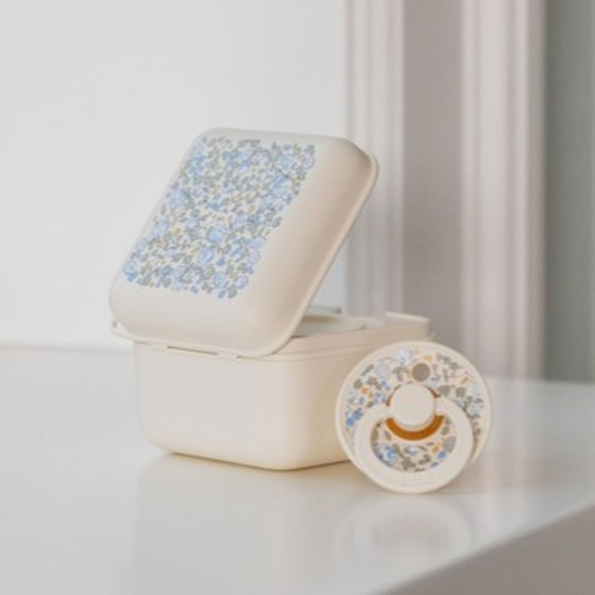 BIBSBIBS   x Liberty Schnullerbox eloise ivory