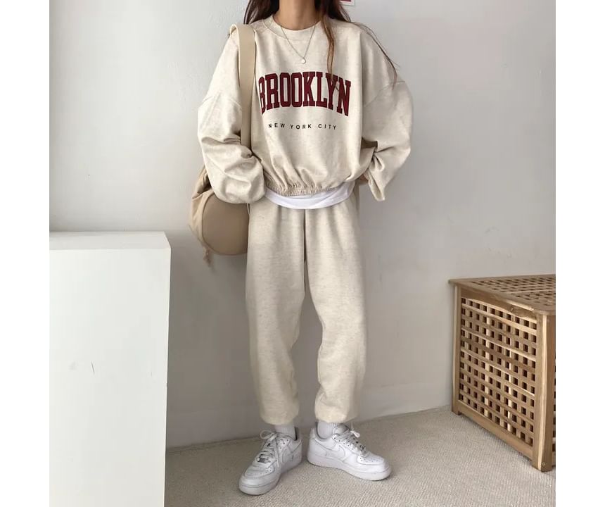 Bolgivy - Set: Sweatshirt met ronde hals en letters + Baggy joggingbroek met trekkoord in de taille