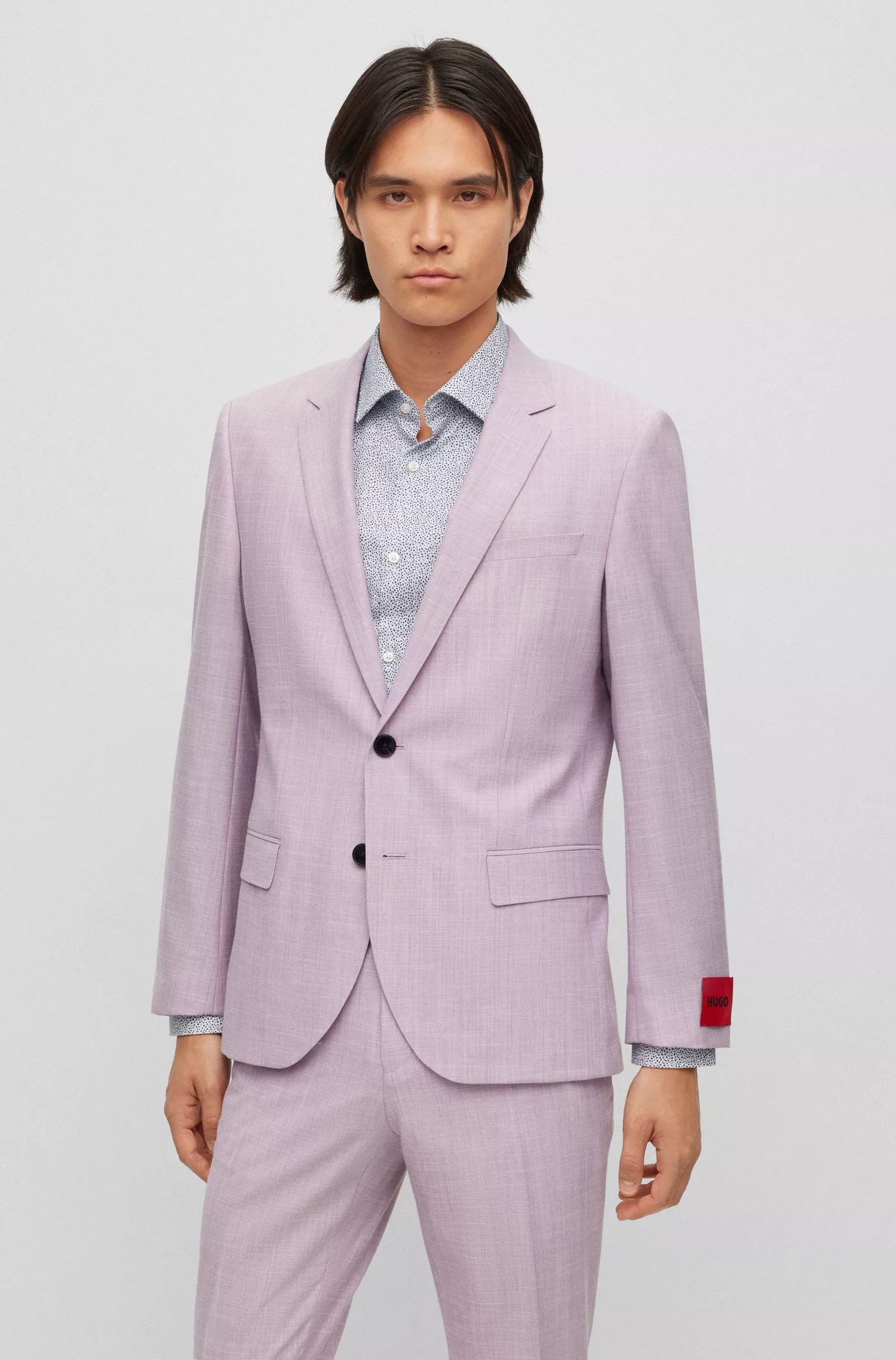 Terno HUGO vermelho, corte slim, em tecido elástico de alta performance com estampa.