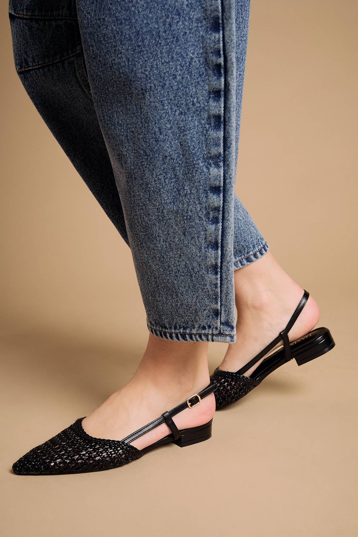 Oasis Chaussures Plates Pointues Brandie en Synthétique Tressé à Bride Arrière