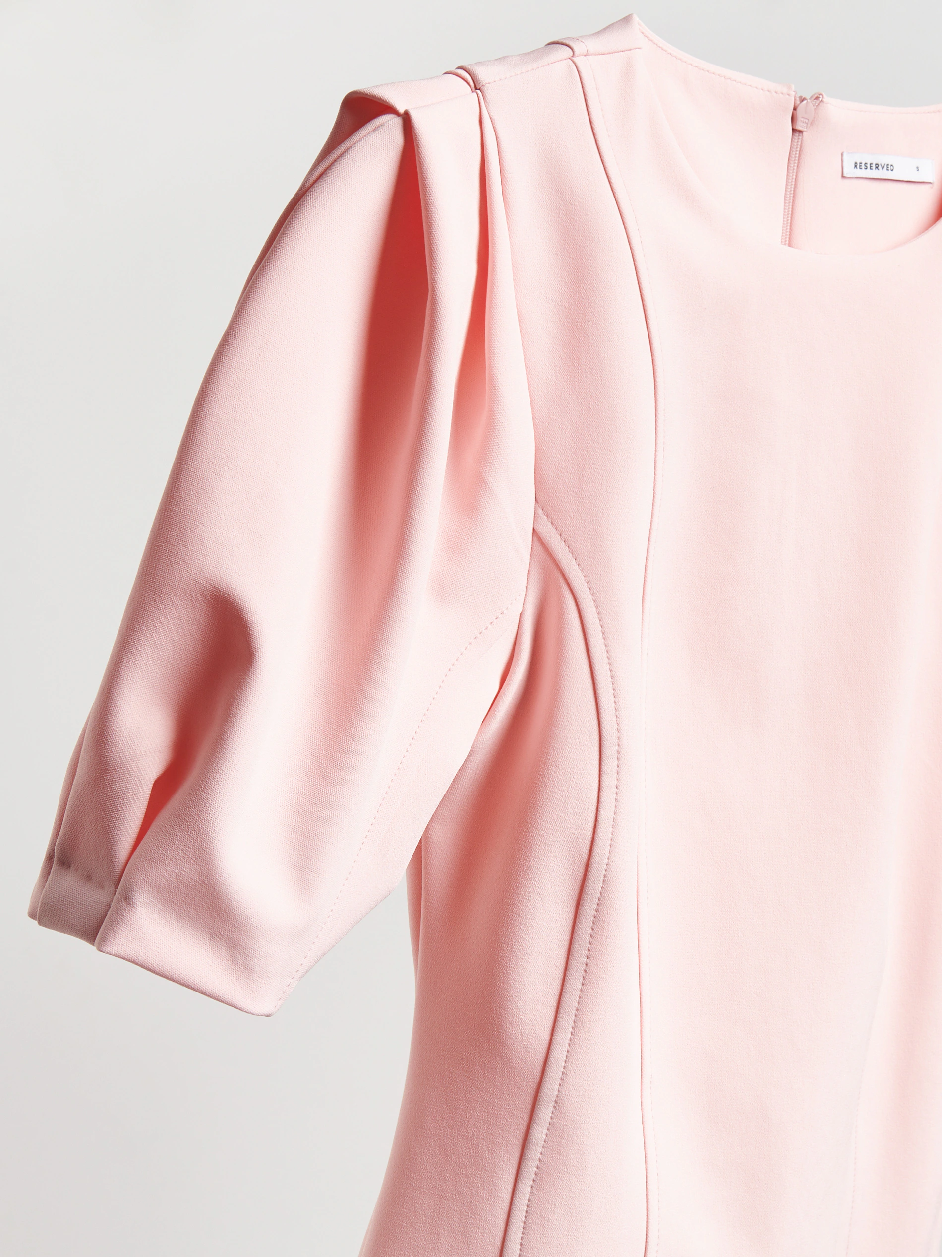 Kleid mit Puffärmeln