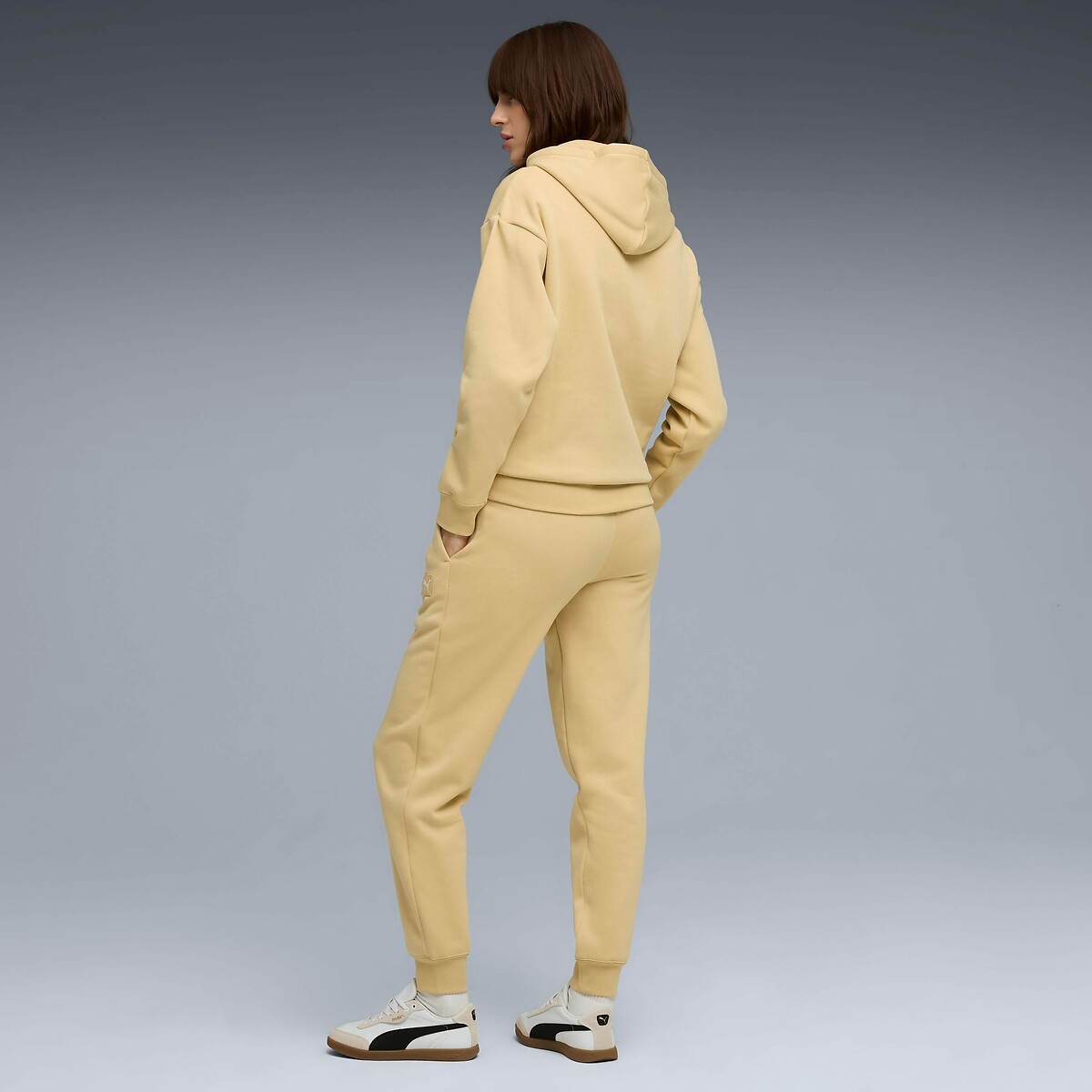 PUMA<br>Conjunto de treino para ficar em casa