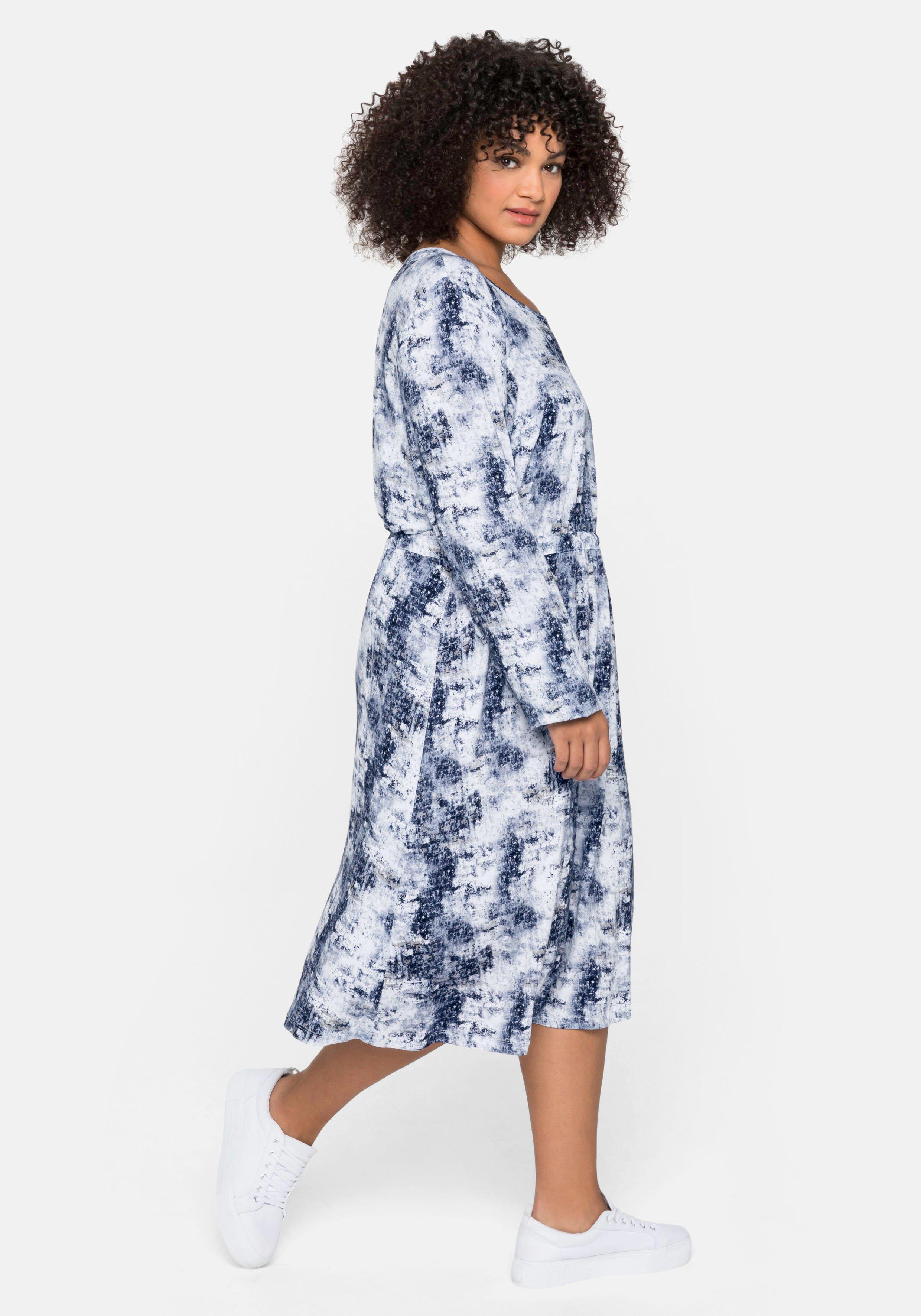 Midikleid mit Alloverdruck und Taillen-Tunnelzug