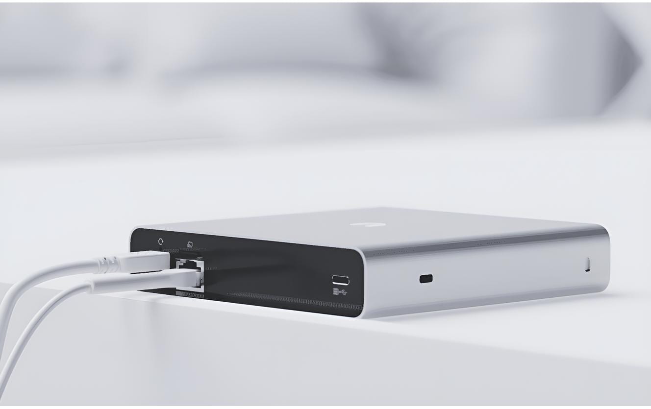 CloudKey+ 1 TB SSD<br>Kompakte All-in-One-Lösung für das UniFi-Management mit integriertem 1TB SSD-Speicher und PoE-Unterstützung