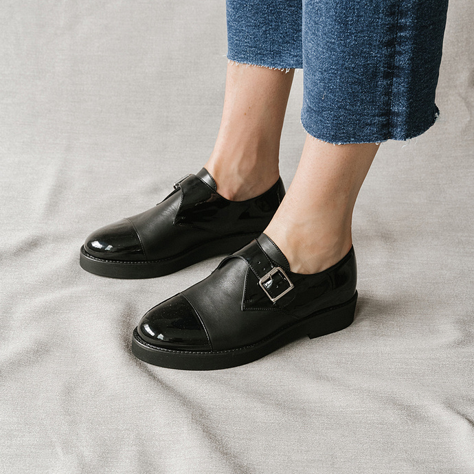 Derbies à talons plats, bouts ronds et b...  en cuir et vernis noir