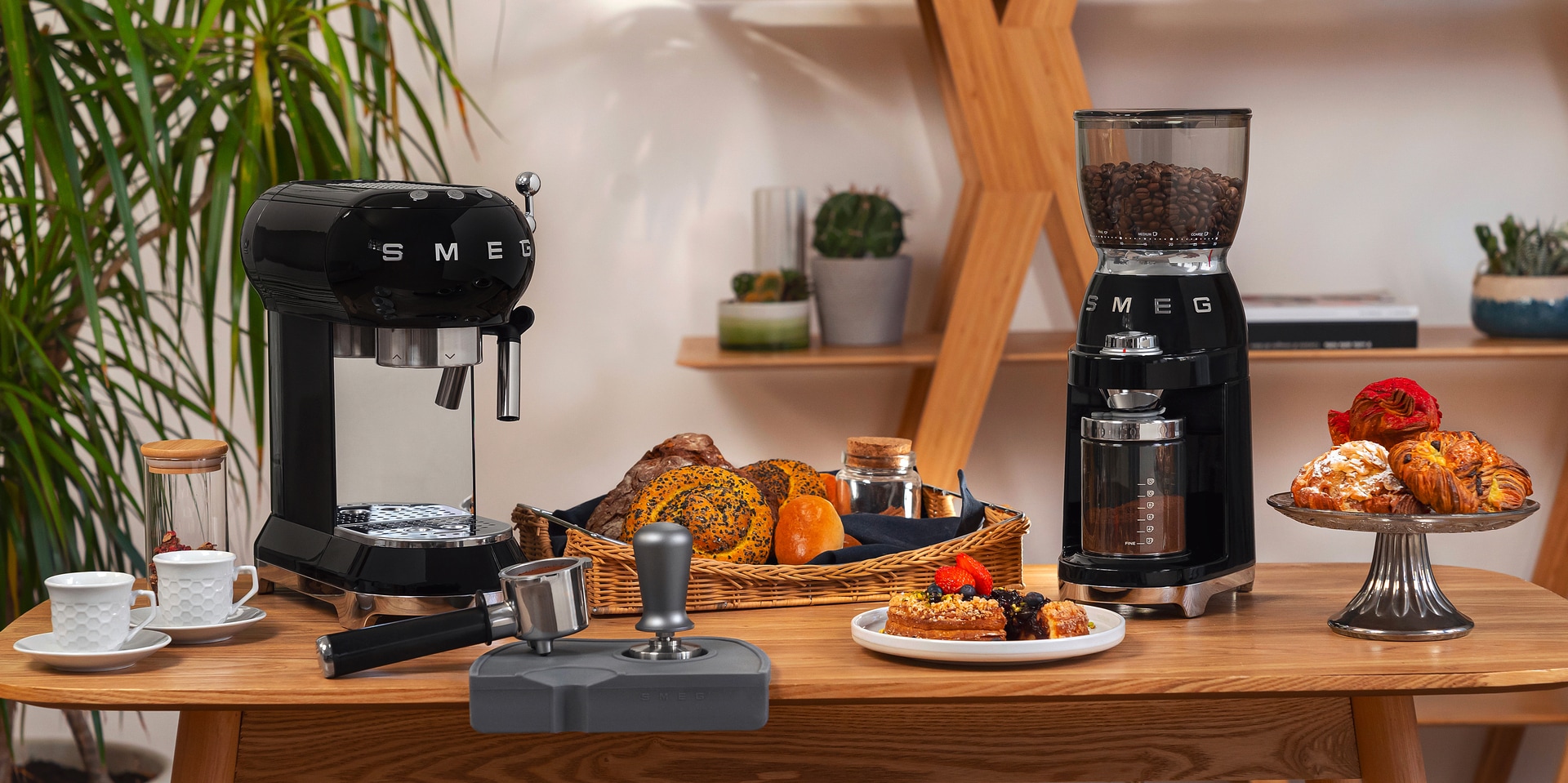 SMEG Kaffeemühle schwarz 50's Style elektrisch