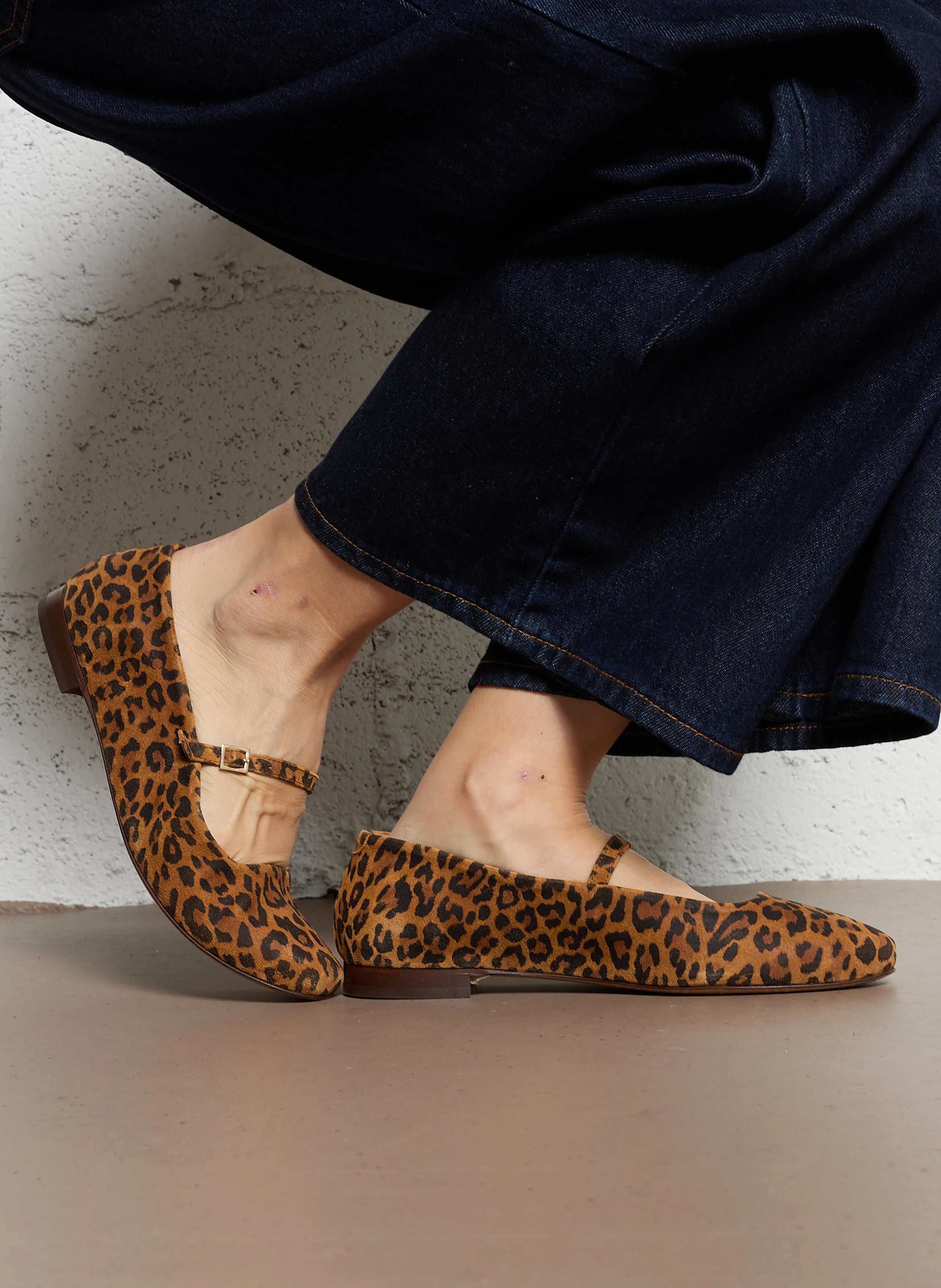 MIKIE - Ballerines léopard en cuir suédé| Multicolore