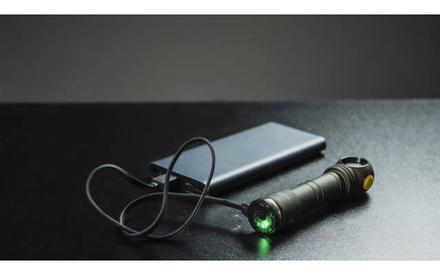Armytek Wizard C2 Pro Magnet USB Multifunktionstaschenlampe mit Anzeige von Temperatur / Ladezustand / Status