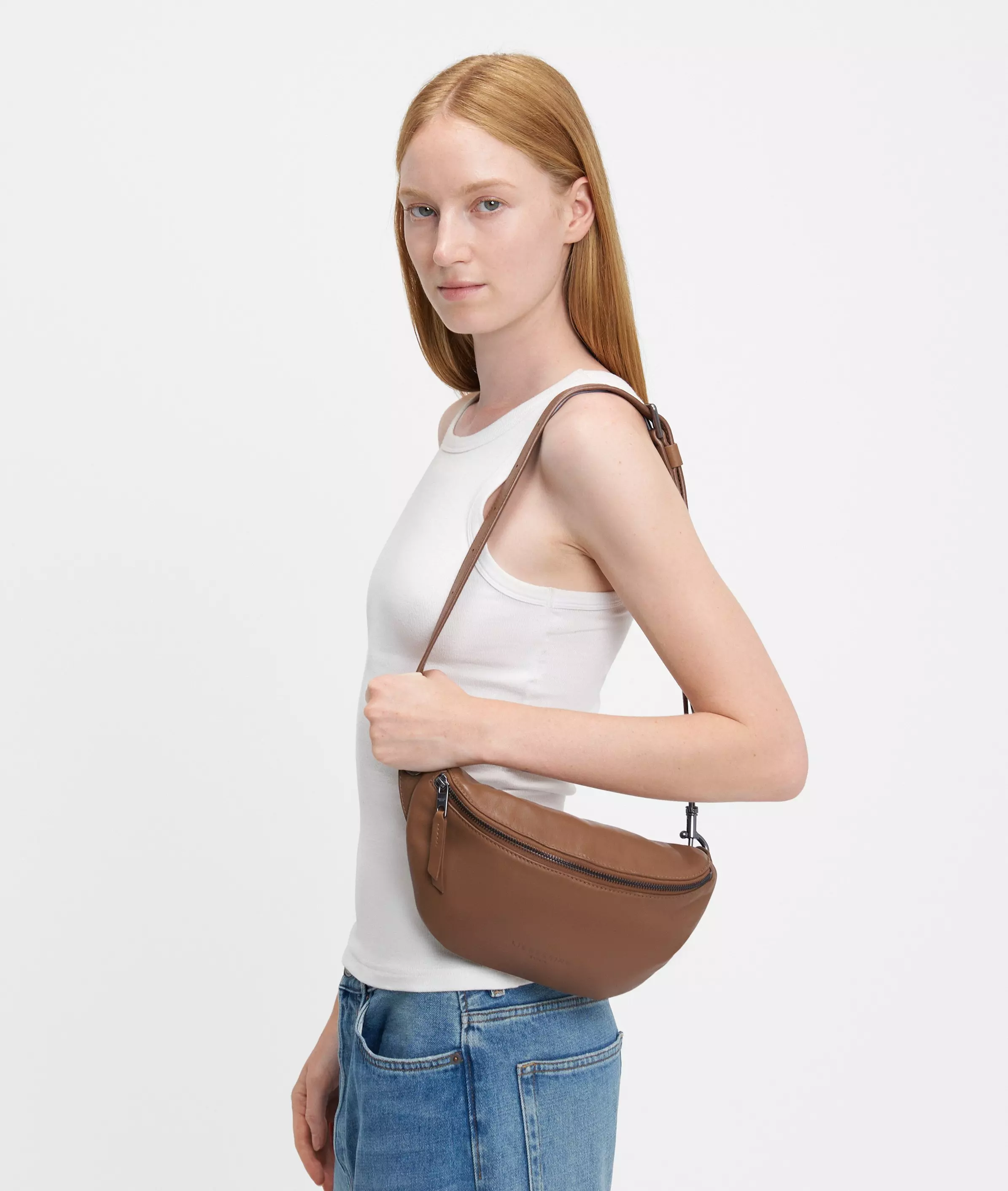 Tavia shoulder bag M Spacious belt bag made from sheepskin