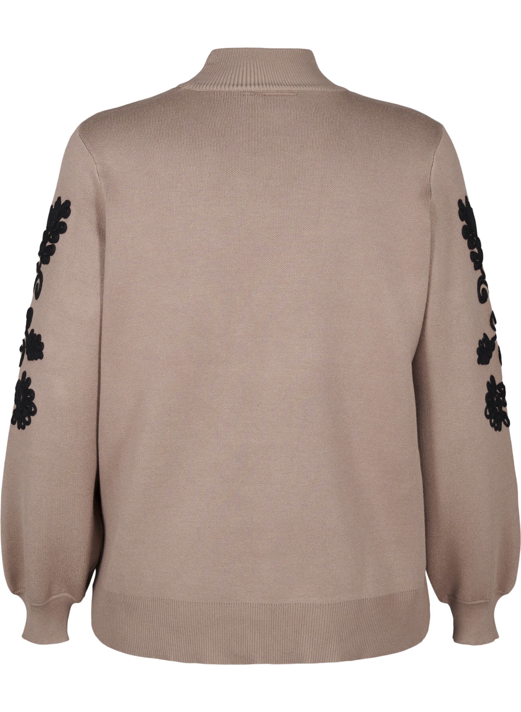 Strikbluse med broderi